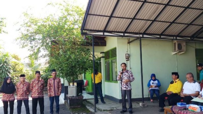 4 Petugas Kebersihan Tabalong Umrah Gratis, Begini Perasaan Mereka Saat Diberangkatkan Plt Bupati