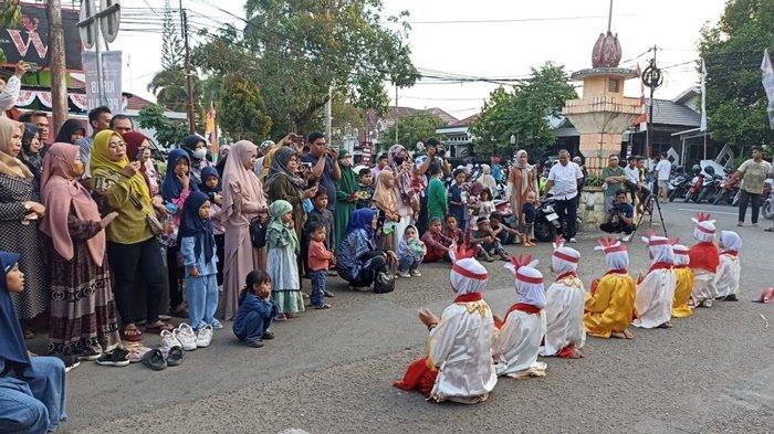 Panggung Musik Kebudayaan Disdikbud Kabupaten HSU Beri Hiburan ke Pengunjung Pekan Raya Amuntai