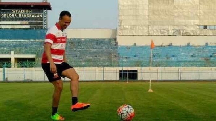 Peter Odemwingie Bakal Tak Perkuat Madura United di Musim Depan
