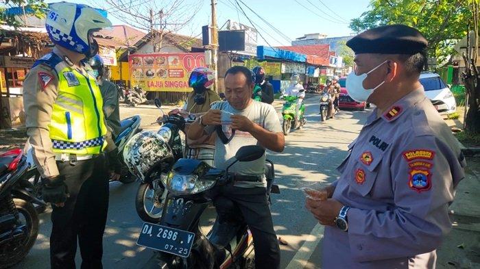 Operasi Yustisi di Banjarmasin, Petugas Razia Masker Pengendara di Jalan Sultan Adam Banjarmasin