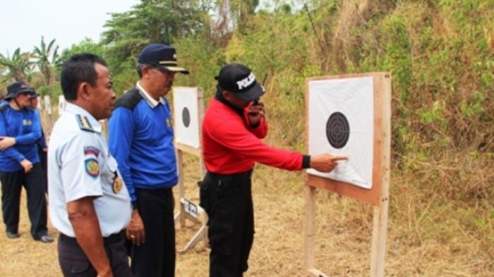 Puluhan Petugas Lapas Banua Dilatih Nembak