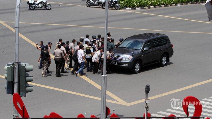 Wow! Saat Teror Sarinah, AKBP Susatyo Nyetir Mobil Sambil Telentang