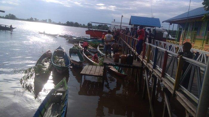 Pencarian Hari Ke-2 Korban Perahu Tenggelam di Sungai Barito Dihentikan, Tiga balita belum ditemukan