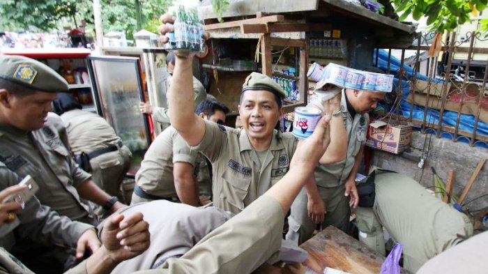 Petugas Pol PP Temukan Lem FOX dan Alkohol