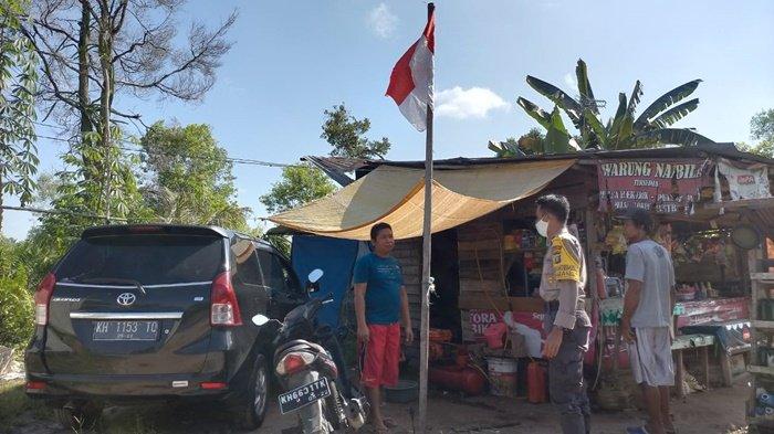 Jelang Hari Kemerdekaan RI ke 75 Warga Palangkaraya Naikkan Bendera Merah Putih