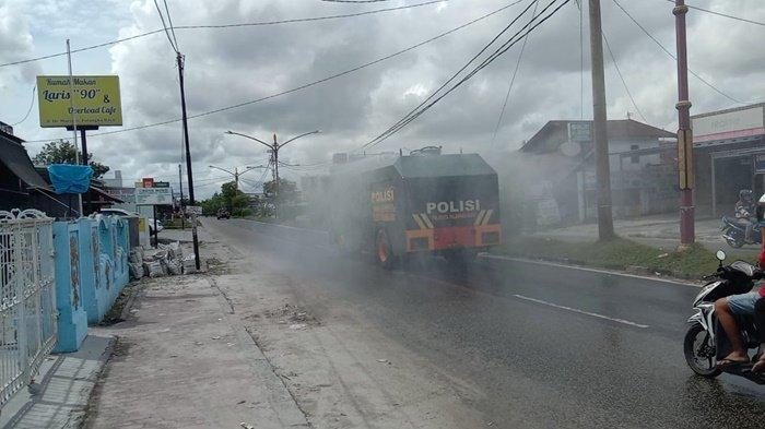 Mencegah Penyebaran Covid-19, Warga Palangkaraya Dapat Desinfektan Secara Gratis