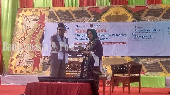 Kuliah Umum Pengembangan Ekonomi Pesantren Melalui Ekonomi Digital di Pondok Pesantren Darul Hijrah