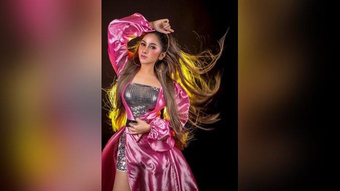 Pedangdut Banjarmasin Nyanyikan Lagu Lawas ke Versi Dangdut, Video Pink Pink Sudah Ada di YouTube
