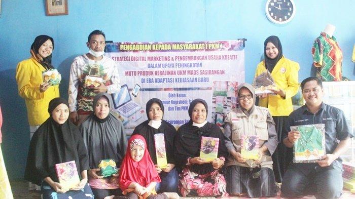 PKM FKIP ULM Kalsel Beri Pelatihan Digital Marketing UKM Sasirangan di Sungai Bakung