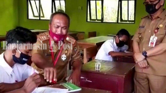 Kadisdik Kalteng Kunjungi Sekolah Pinggiran Memantau Pembelajaran Daring