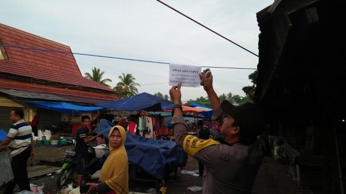 Polisi Pasang Imbauan Waspada Copet di Pasar Mingguan Muara Uya