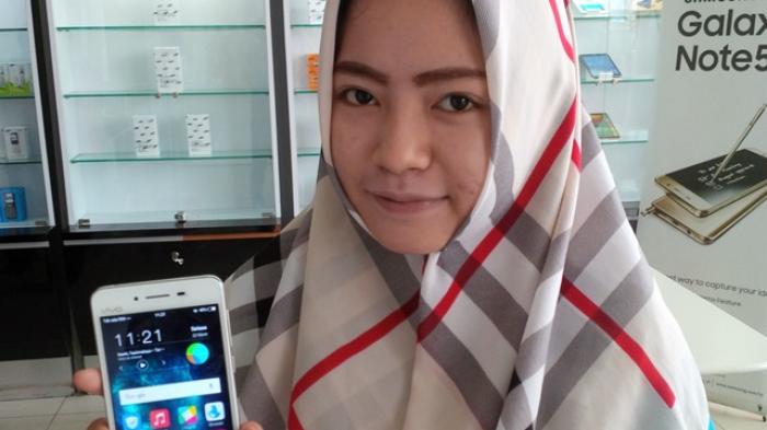 Ponsel Tipis Ini Membuat Penggunanya Lancar Menjelajah Dunia Maya