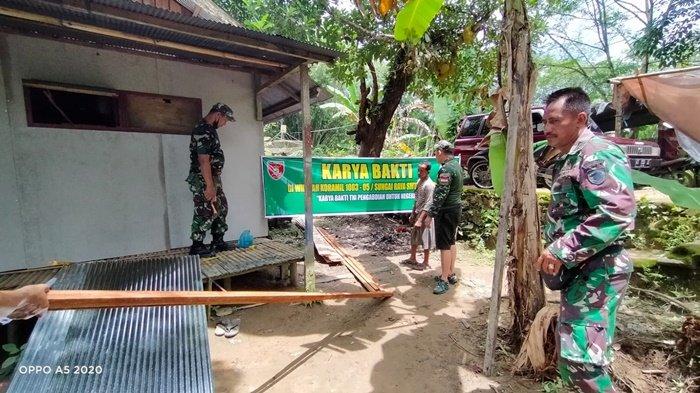 Karya Bhakti Koramil 1003-05/Sungai Raya Rehab Rumah Warga Kabupaten HSS Tak Layak Huni