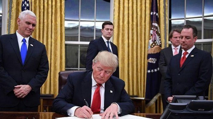 Presiden Trump Belum Menyerah, Bersiap Terbitkan Kebijakan Imigran Versi Baru