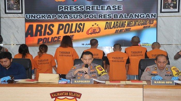 Polres Balangan Amankan Telpon Genggam Tersangka, Ada Chat Transaksi Prostitusi