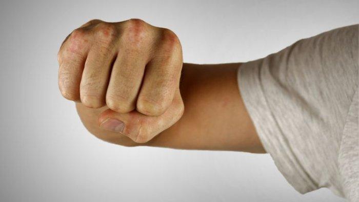 Ayah Ini Tega Aniaya Dua Anaknya Karena Tak Mau Disuruh Berhutang di Warung