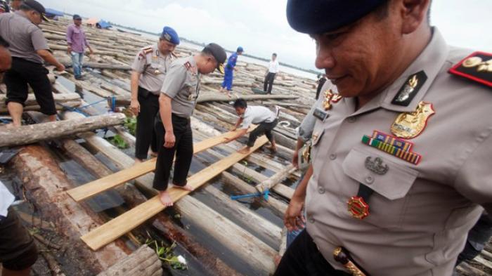 Amankan 40.959 Batang Kayu, Bos