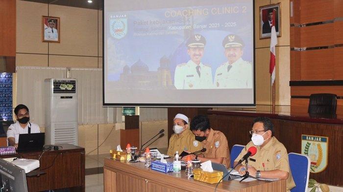 Bupati Banjar H Saidi Masyur Ingin Pelaksanaan Vaksinasi Covid-19 Capai Target - rapat-koordinasi-rutin-awal-pekan-di-aula-barakat-martapura.jpg