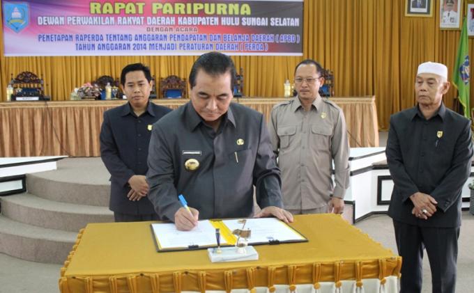 Raperda Sah Menjadi Perda APBD 2014