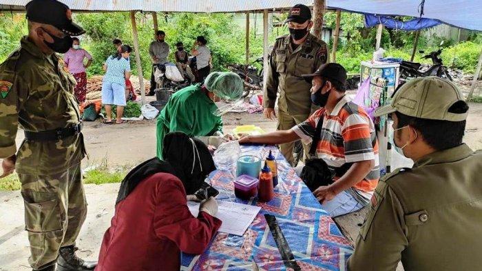 Pedagang Pasar Tangkiling Kota Palangkaraya Jalani Rapid Test, Penyebaran Covid-19 Terus Bertambah
