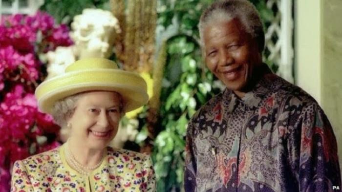 Bagaimana Kalau Ratu Elizabeth Dilukis Mengenakan Batik? Ini Hasilnya