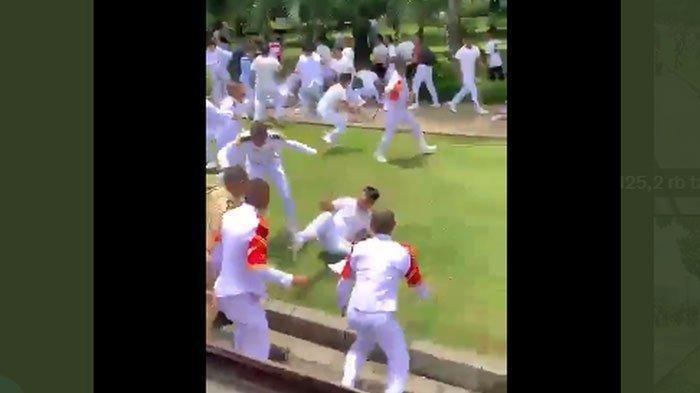 Viral Taruna Kemenhub Adu Jotos Usai Wisuda, Berawal Saling Senggol di Kawasan Monas