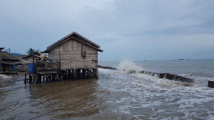 Siring Pesisir Muara Asamasam Tanahlaut Kian Ambles, Puluhan Rumah Rawan Hantaman Ombak