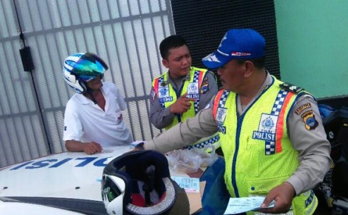 Polres Kapuas Sosialisasikan Cara Memiliki SIM Bagi Pelajar