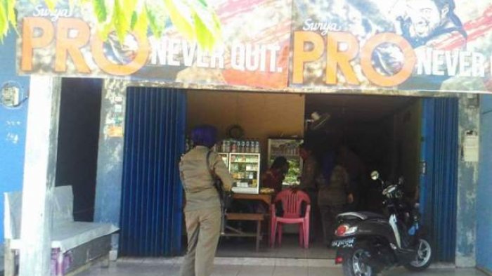 Kamar PSK Tetap Dibongkar Meski Bulan Ramadhan Oleh Satpol PP