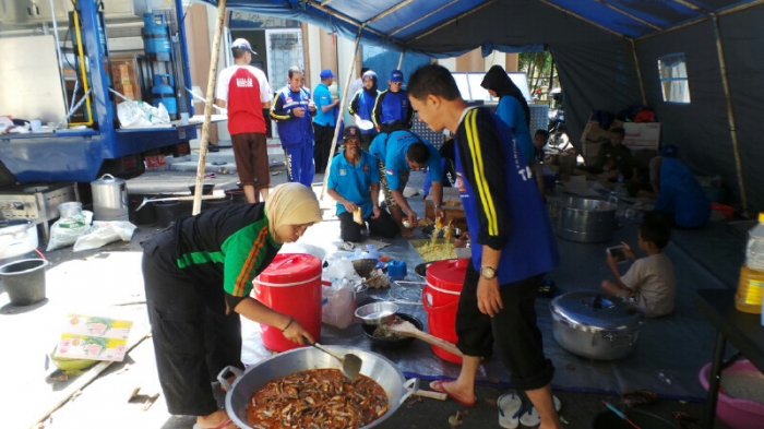 Lebih 1.000 Bungkus Nasi Dibagikan Tagana HST untuk Korban Banjir