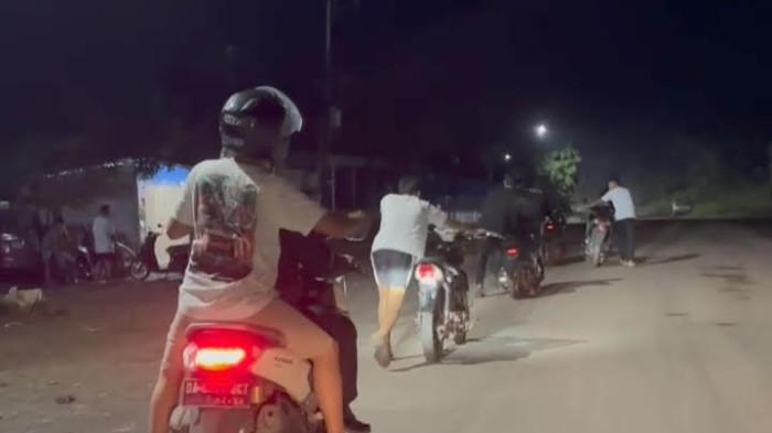 Kedapatan Balapan Liar, Enam Pemuda Ini Disuruh Dorong Motor ke Polsek Satui Tanahbumbu