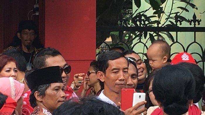 Gila! Ada Jokowi