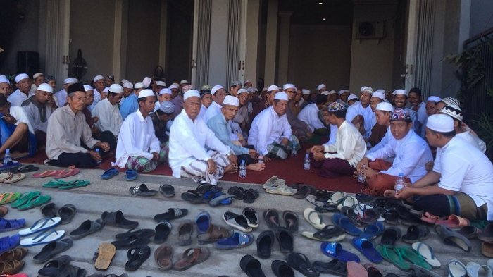 Camat Binuang Hj Maria Meninggal Ribuan Warga Melayat, Sang Rekan Pun Bacakan Puisi Selamat Jalan