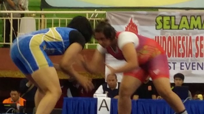 Sumbang Emas di Indonesia Senior Westling, Pegulat Putri Kalsel Ini Langsung Salto