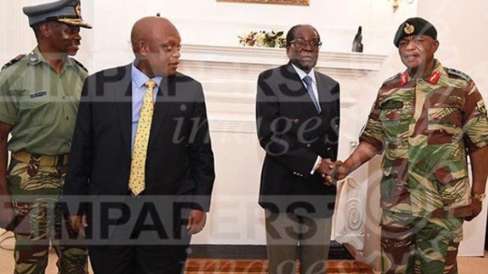 Penampilan Perdana Robert Mugabe Setelah Dikudeta, Istrinya Tidak Terlihat