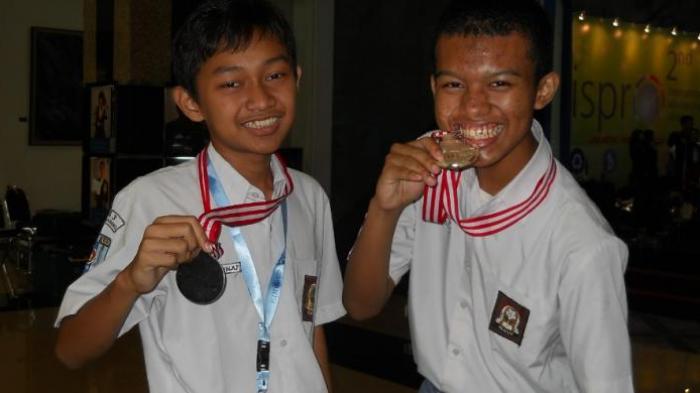 Pelajar SMA 3 Semarang Bikin Rompi Antipeluru