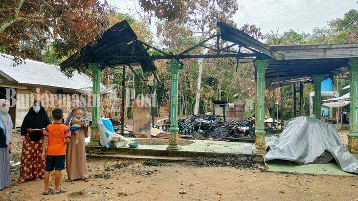 Ahli Waris Korban Kebakaran di Gumbil Kabupaten Hulu Sungai Selatan Dapat Santunan Rp 10 Juta