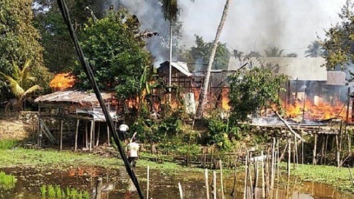 Kebakaran Gegerkan Desa Pandawan HSU, Tiga Rumah Terbakar