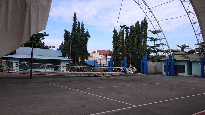 Tiga Kerangka Kanopi Lapangan Terlepas, Pemain Tennis Kabupaten Banjar Kecewa Tak Bisa Main