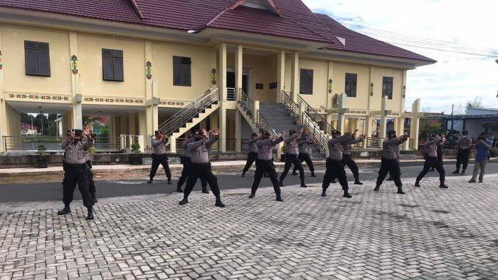 Asah Kemampuan, Sabhara Polres Kapuas Laksanakan Latihan Borgol