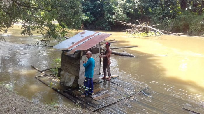 Jamban Apung di Desa Panggung Dirobohkan, ini Tujuannya