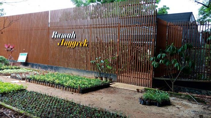 Kalselpedia: Dinas Pariwisata Tanahlaut Rencanakan Tarif Khusus Masuk Rumah Anggrek