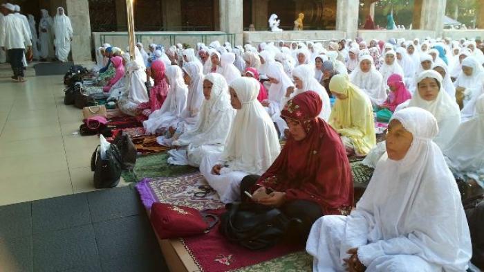 Begitu Salam Salat Gerhana, Jemaah Anak Berhamburan Meninggalkan Sajadah