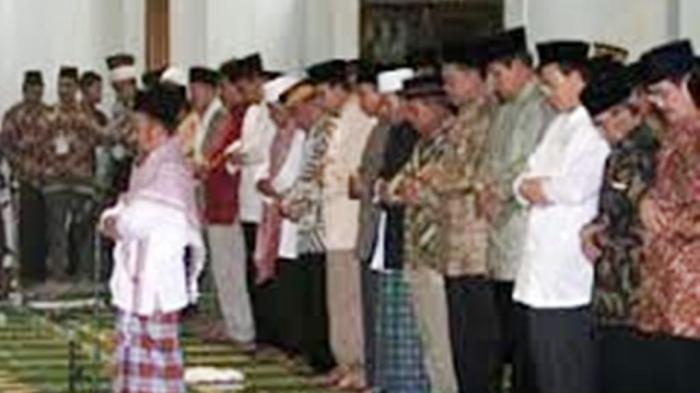 Keutamaan Salat Justru di Shaf Pertama