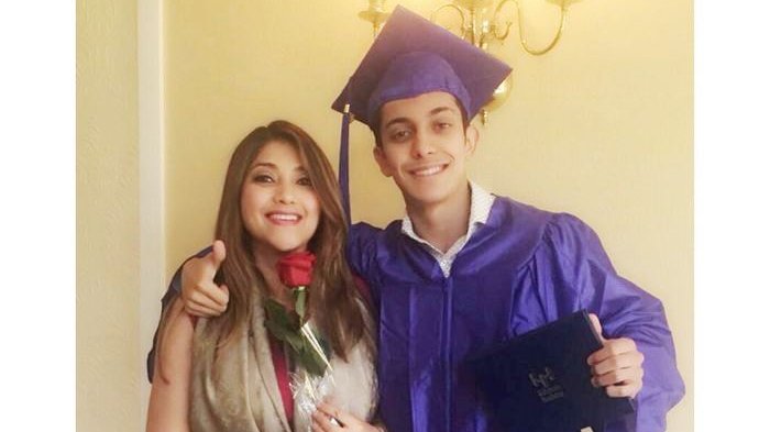 Bagikan Kebahagiaan Putranya Lulus SMA di AS, Sarah Azhari Posting Foto Putra Gantengnya