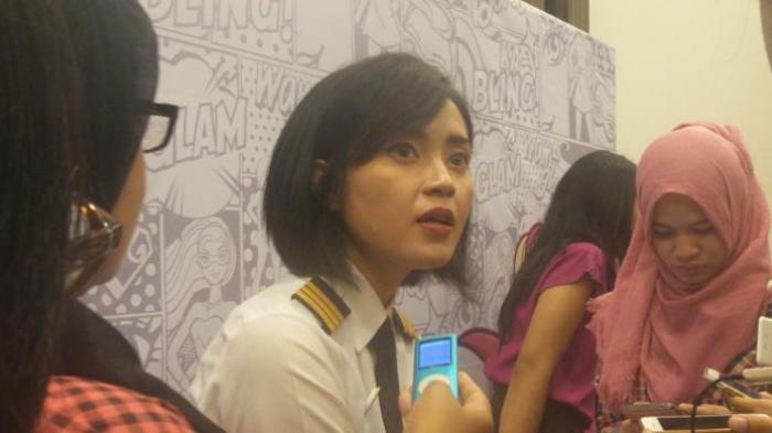 Perempuan Cantik Ini Pilot Termuda di Indonesia
