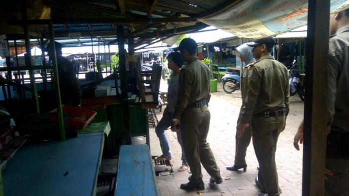 Satpol PP Sisir Martapura, Temukan Perokok dan Pedagang Makanan