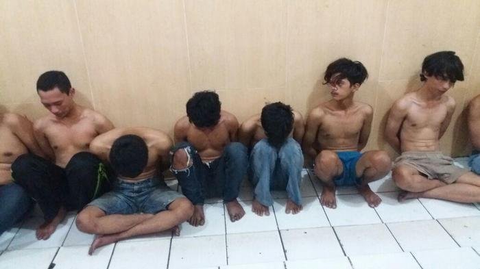 Ngeri, Para Anggota Geng Motor Jarah Toko, Dalam Hitungan Menit Ratusan Baju Raib