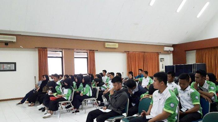 Siswa dan Guru SMA Indocement Penasaran BPost Cetak Tetap Eksis