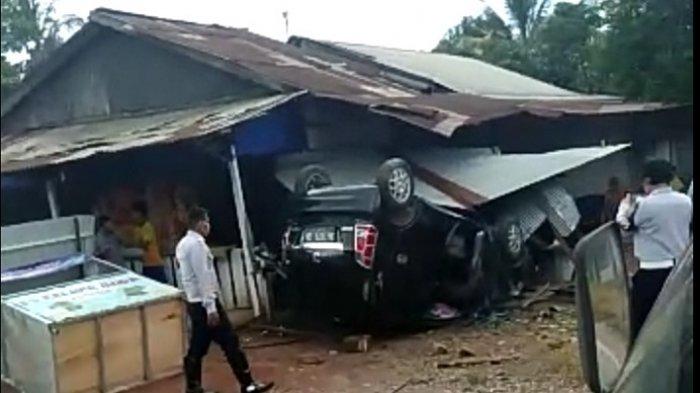 Mobil Terguling di Lianganggang, Begini Kondisi Dua Orang Penumpangnya